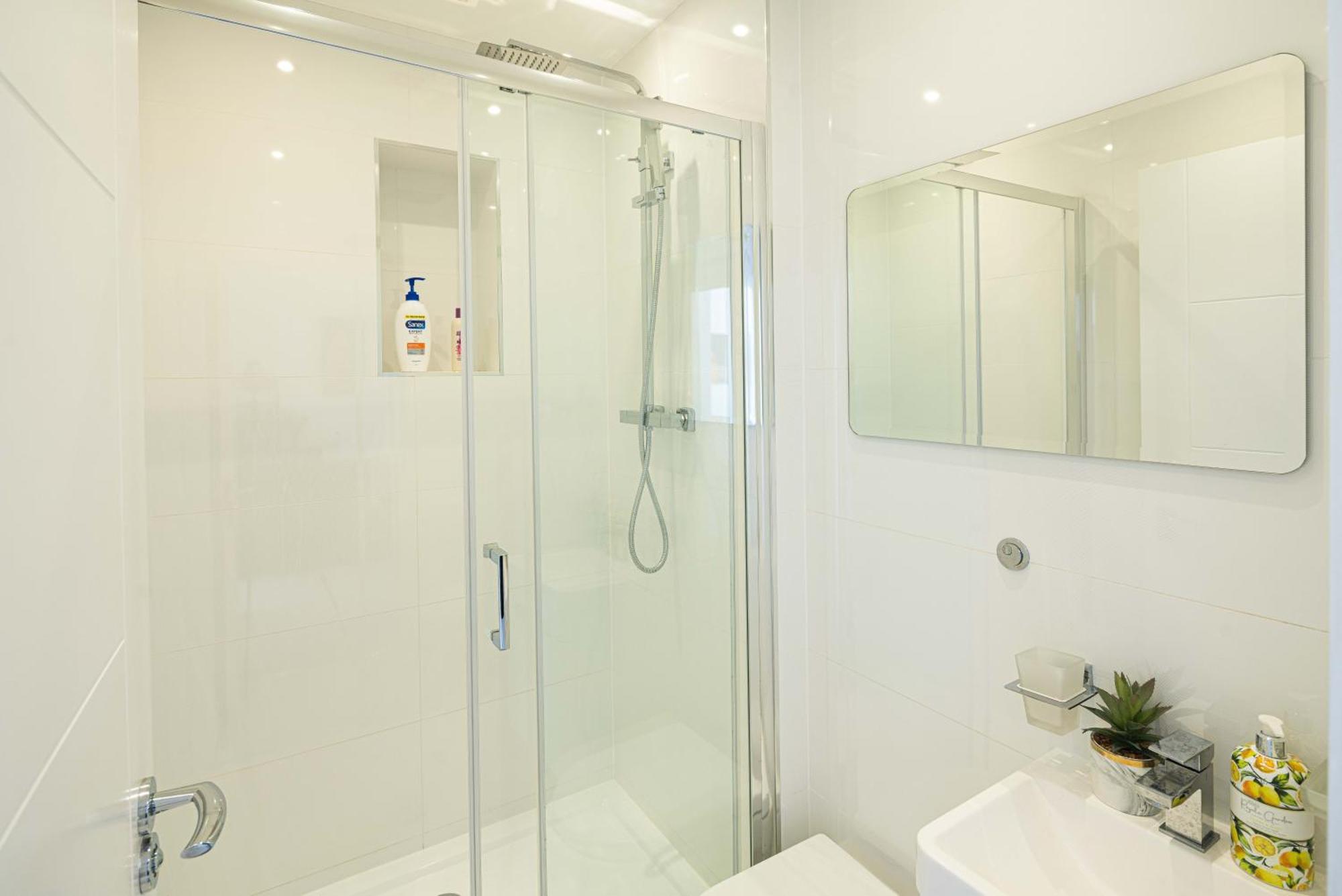 Bright & Modern Newly Refurb 2-Bed 2-Bath Whole Apartment Near Hyde Park & Kensington, Prime Paddington Location Zone 1 伦敦 外观 照片