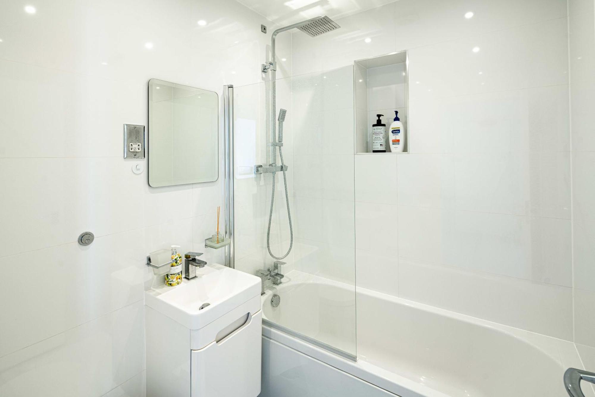 Bright & Modern Newly Refurb 2-Bed 2-Bath Whole Apartment Near Hyde Park & Kensington, Prime Paddington Location Zone 1 伦敦 外观 照片